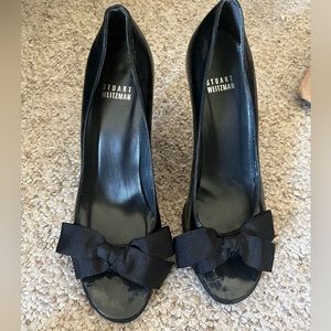 Stuart Weitzman Black patent leather bow accent peep toe 7.5